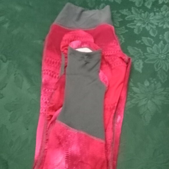 Ladies pink and grey Nike dri-fit leggings size medium in great condition - Picture 2 of 4
